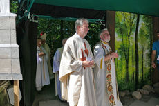 Festgottesdienst zum 1.000 Todestag des Heiligen Heimerads auf dem Hasunger Berg (Foto: Karl-Franz Thiede) Festgottesdienst zum 1.000 Todestag des Heiligen Heimerads auf dem Hasunger Berg (Foto: Karl-Franz Thiede)